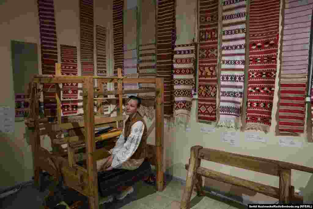 Унаслідок техногенної аварії на Чорнобильській АЕС 1986 року понад 170 поліських сіл з їхньою спадщиною перетворилися на радіоактивний попіл