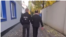 Imaginea distribuită de Poliție, după perchezițiile din 27 octombrie, în care apare socialistul Vladimir Mizdrenco.