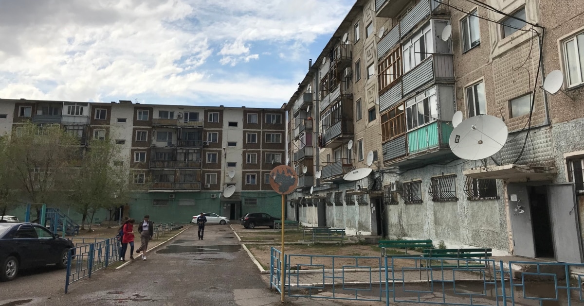 Ер адам тазалаушы келіншекті ұрып жіберді Өте жақсы порно