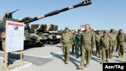 İlham Əliyev hərbi təlimlərdə.