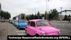 Фоторепортаж: у Запоріжжі автопробігом ретроавтівок відзначили 60-річчя «запорожця»