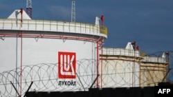 Depozite Lukoil de țiței în portul bulgăresc Burgas, la 17 iunie 2022. 