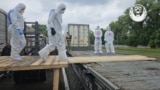 Pe măsură ce războiul Rusiei împotriva Ucrainei continuă, corpurile celor decedați sunt repatriate în baza unui acord încheiat în cadrul unor negocieri de pace rămase fără rezultat, desfășurate pe 2 iunie la Istanbul.