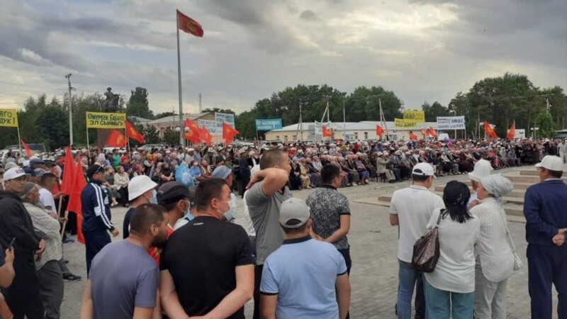 В Таласской области проводят митинг сторонники Омурбека Бабанова 