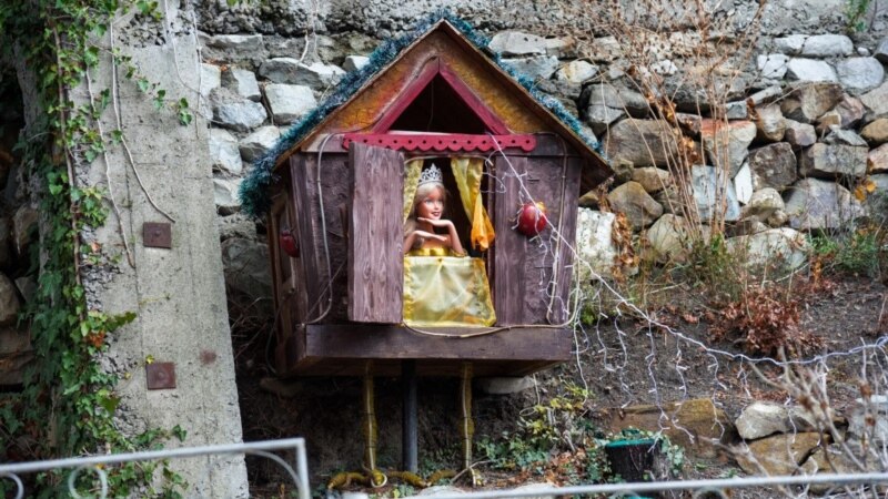 Новогодний арт-объект в селе Лазурное | Крымское фото дня