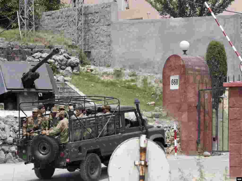 Pakistan - Bombaš samoubica - Vojska ulazi u kamp nakon eksplozije bombaša samoubojice. Dva vojnika su poginula. Ovo je prvi put da je bomba eksplodirala u Kašmiru prijeteći da se sukob proširi i na taj dio teritorije. 