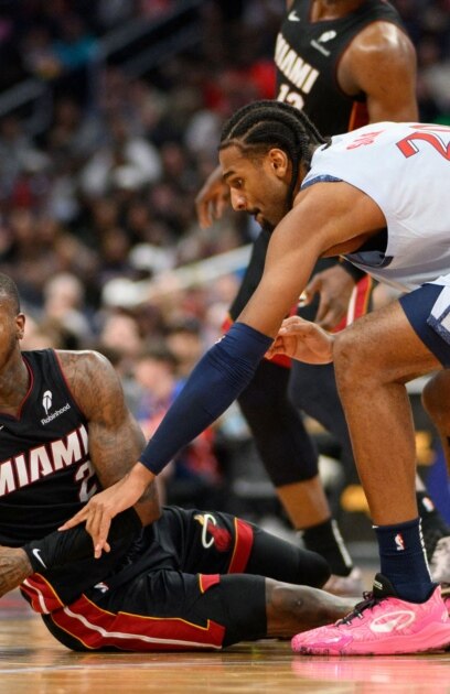 Над 30 души сред които бивши и настоящи звезди от