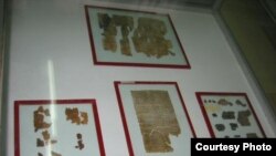 «Анализ чернил и анализ пергамента позволит сказать, где были произведены эти свитки — на Мертвом море, или это было сделано в другом месте, например, в Иерусалиме». [Фото — <i>GNU Free License Documentation</i>]