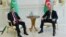 Azerbaýjanyň prezidenti Ylham Aliýew bilen Türkmenistanyň prezidenti Gurbanguly Berdimuhamedow (sagda) Bakuwda duşuşýar.