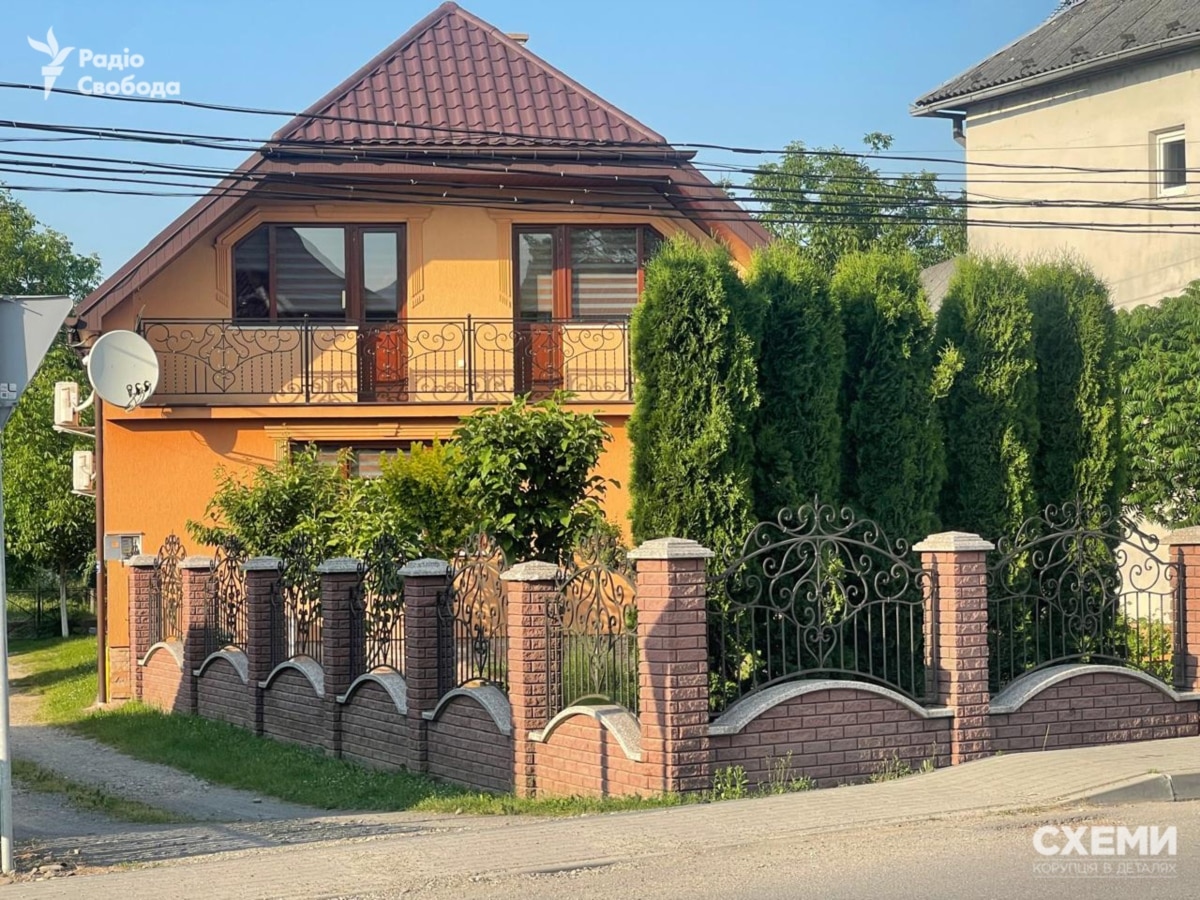 Родина нардепа, який голосував за обмеження НАБУ і САП, придбала маєток на Закарпатті без офіційних на те доходів – «Схеми»