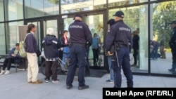 Policija ispred zgrade Rektorata na dan protesta studenata, 23. septembar 2024.