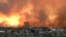 Fum și flăcări se ridică în timpul unui incendiu de pădure în Los Gallardos, regiunea Almeria, Spania. 