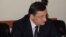 С одной стороны, разговоры о президентских амбициях 46-летнего Беслана Эшба распространились, как только стало известно о досрочных президентских выборах. С другой, в соцсетях тут же стали обсуждать, что его выдвижению помешает незнание абхазского языка
фото: abh-ng.ru