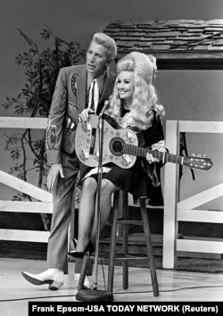 Porter Vagorner i Doli Parton tokom snimanja televizijske emisije, 2. septembar 1970.