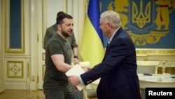 Ukraine's President Volodymyr Zelenskiy welcomes U.S. Senator Lindsey Graham (right) before their meeting in Kyiv on May 26.