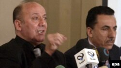 Iraq -- Faraj al-Haydari, chairman of Iraq's independent election commission (L), speaks during a news conference in Baghdad, 17Feb2009