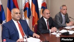 Armenia - Opposition leaders Raffi Hovannisian (L), Seyran Ohanian (C) and Vartan Oskanian at a news conference in Yerevan, 31Mar2017.