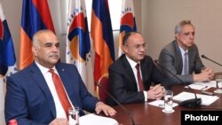 Opposition leaders Raffi Hovannisian (left), Seyran Ohanian (center), and Vartan Oskanian speak to reporters in Yerevan on March 31. Their bloc has affirmed its readiness to form a coalition with any political force capable of bringing about real changes, but not with the HHK.