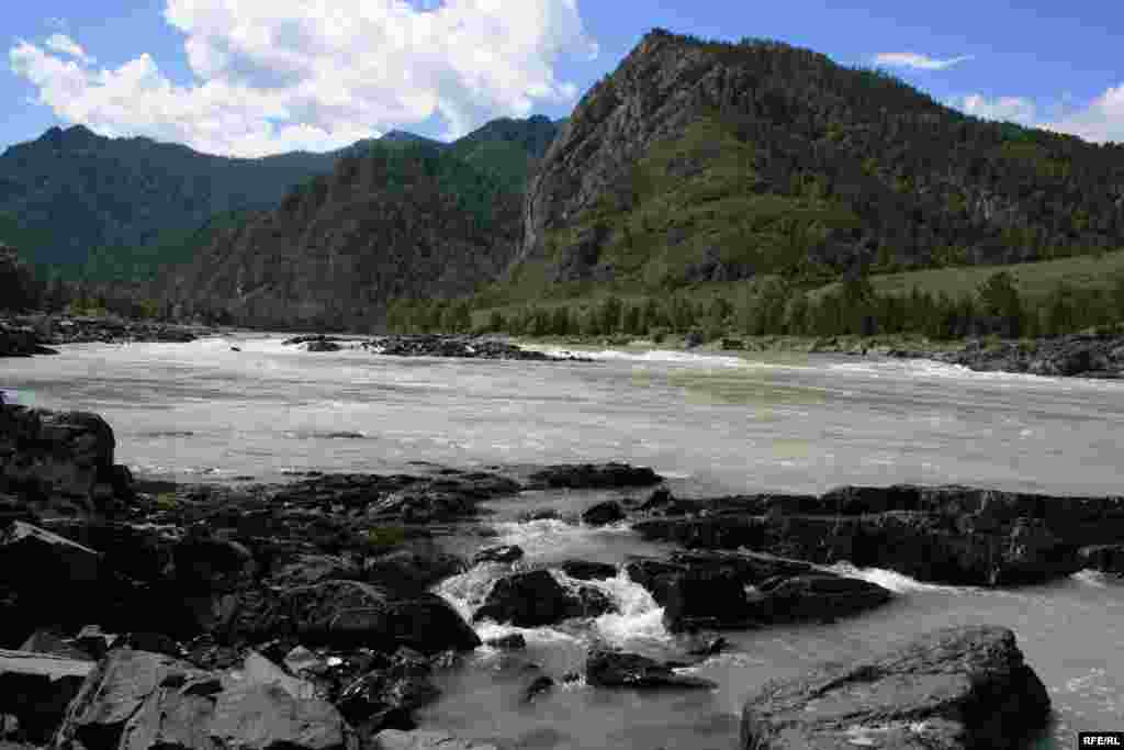 Russia – Altay region, river, landscape, boat, rafting, forest, 10Jun2008