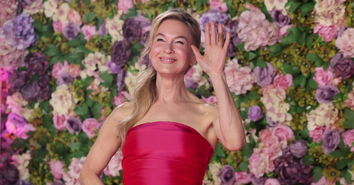 Тя сервира напитки, докато кара висше образование. Учи диалект и