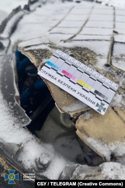 СБУ продемонструвала уламки «Орешника», яким РФ атакувала Львівщину, 9 січня 2026 року/