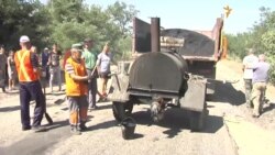 Селяни Херсонщини почали ремонтувати дороги за власний кошт