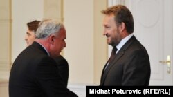 U Sarajevo je doputovala državna delegacija Palestine. Predsjedavajući Predsjedništva BiH Željko Komšić i član Bakir Izetbegović sastali su se sa ministrom inostranih poslova Palestine Riyadom Al-Malikijem, 28. oktobar 2011.