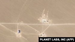 Спутниктен түсірілген мына суретте Қытай шөл даласындағы нысан бейнеленген. Мамандар мұның зымыран шахтасы болуы мүмкін екенін айтады.