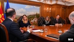 Техничкиот премиер Оливер Спасовски и британската амбасадорка Рејчел Галовеј