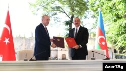 Ադրբեջանի և Թուրքիայի նախագահներ Իլհամ Ալիևը և Ռեջեփ Էրդողանը ստորագրել են Շուշիի հռչակագիրը, Շուշի, 15-ը հունիսի, 2023թ.