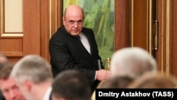 „Acum, când virusul a fost trecut pe lista maladiilor deosebit de periculoase, vom avea dreptul să deportăm cetățeni străini diagnosticați cu această boală”, a spus premierul rus Mihail Mișustin