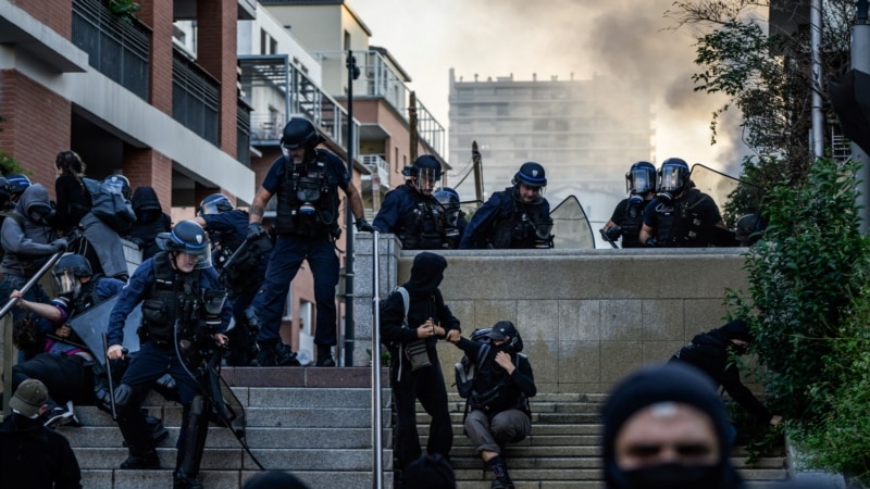 Franța, zguduită de proteste în ziua învestirii noului premier, Sebastien Lecornu