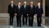 Президенты центральноазиатских стран и глава Азербайджана Ильхам Алиев на саммите в Ташкенте. 16 ноября 2025 года