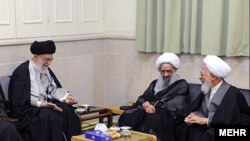 آیت الله خامنه ای در دیدار با مراجع تقلید در قم