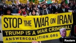 Manifestație împotriva conflictului dintre SUA și Israel cu Iranul, precum și împotriva conflictelor din Liban și Gaza, la New York, pe 8 aprilie.