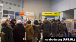 Перадсьвяточны ажыятаж у менскіх крамах