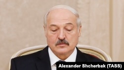 У своїх заявах Лукашенко грозився набути влади в Україні, заявив про здатність Україну «поставити на коліна», звинуватив президента Зеленського у підготовці бойовиків та постачанні зброї