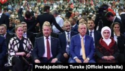 Član Predsjedništva BiH Bakir Izetbegović sa suprugom Sebijom i turski predsjednik Redžep Tajip Erdogan sa suprugom Emine na skupu u Sarajevu, 20. maj 2018.