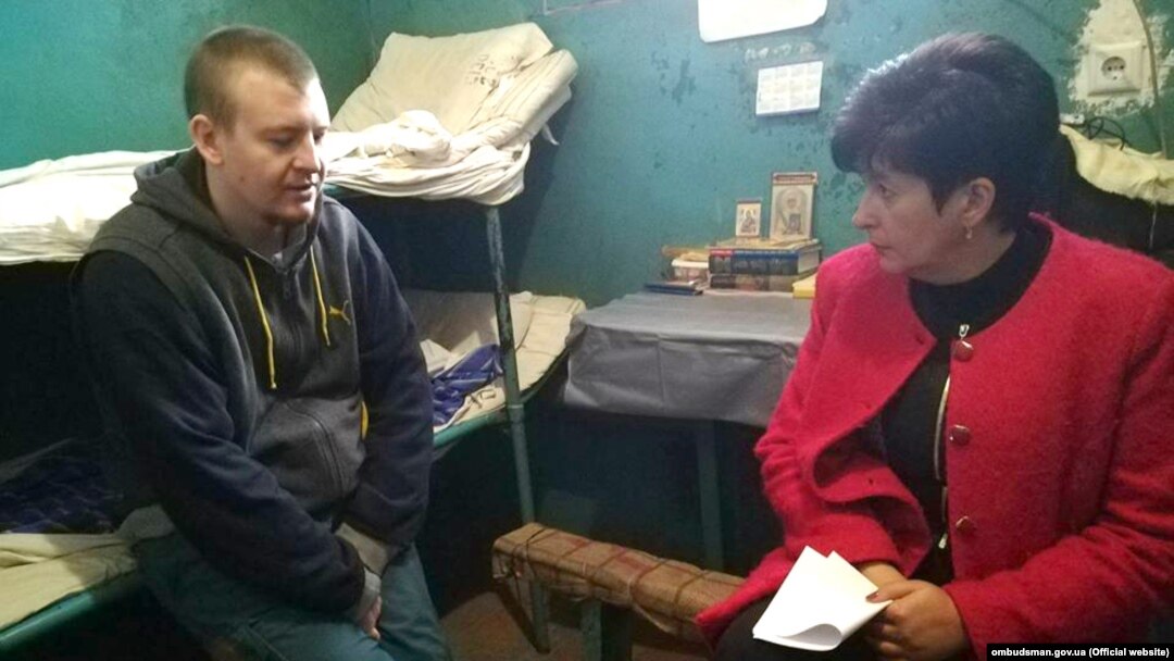 Валерія Лутковська спілкується в СІЗО у Старобільську із російським військовим Віктором Агєєвим, 6 жовтня 2017 року