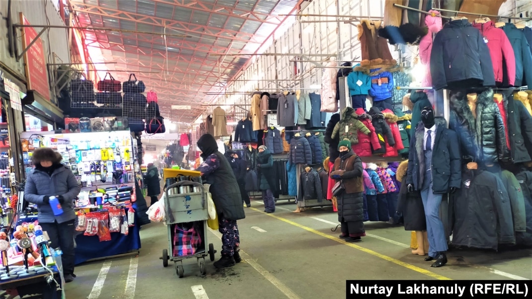 Порно жұлдыз Хизер Юбка астындағы жасырын камера бейне