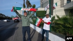 Pe fondul războiului început în februarie, naționala Iranului și-a mutat baza din SUA la Tijuana, în Mexic. Fanii ajunși acolo nu și-au pierdut entuziasmul.