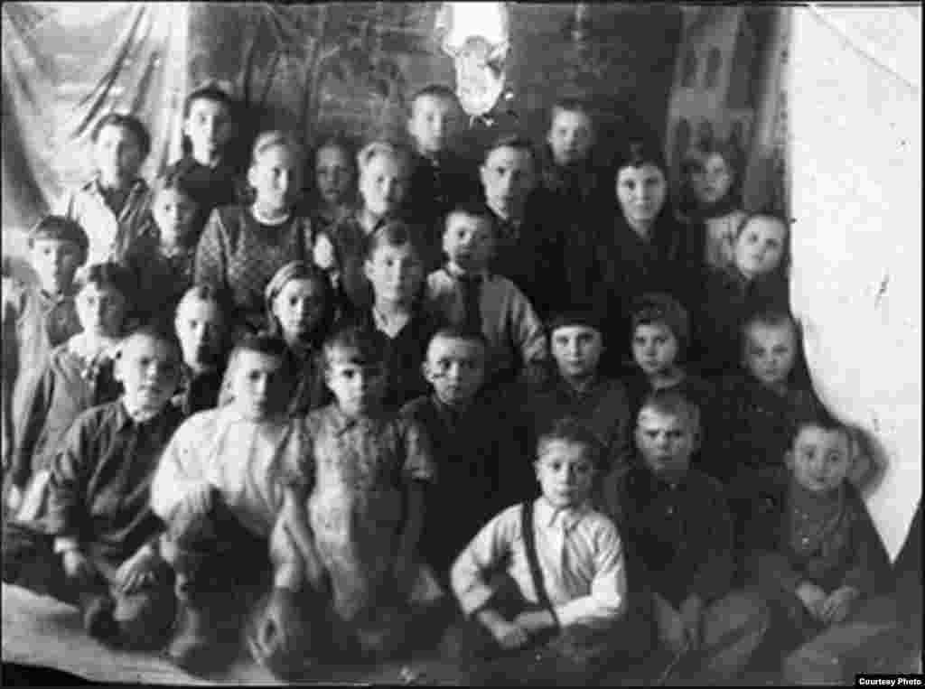 Moldoveni deportați de sovietici în 1941 - Din albumul Elenei Șișcan