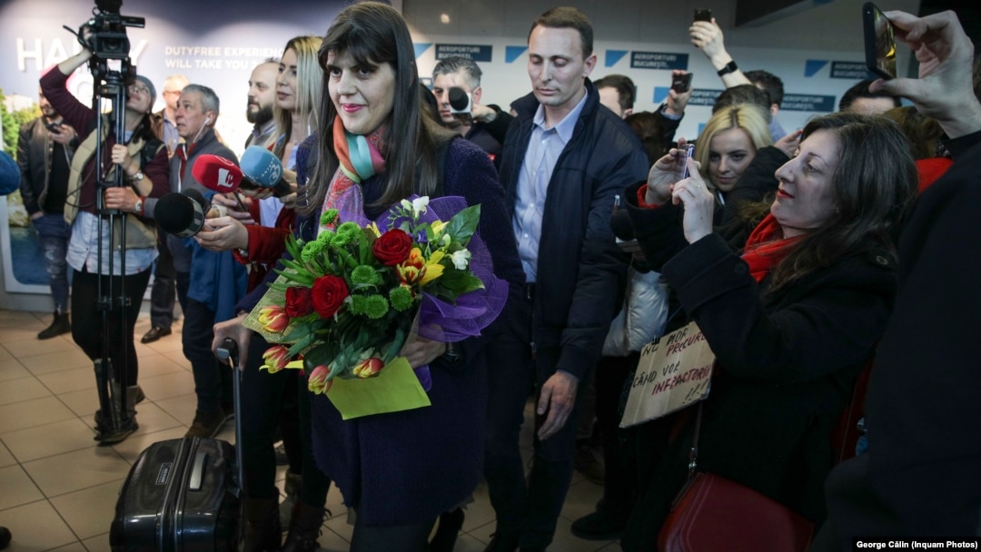 Laura Codruța Kovesi, la aeroportul Otopeni, după revenirea de la audierile de la Bruxelles pentru funcția de procuror șef european