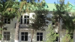 Aşgabatda abat aýnalar ‘gara’ çalşyryldy