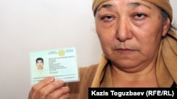 Алмагуль Кушерова - мать 32-летнего Джанабергена Кушерова, застреленного полицейскими в дни декабрьских событий в Жанаозене. 16 февраля 2012 года. 