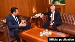 Средба на премиерот Зоран Заев и на лидерот на ДУИ Ахмети за владина реконструкција