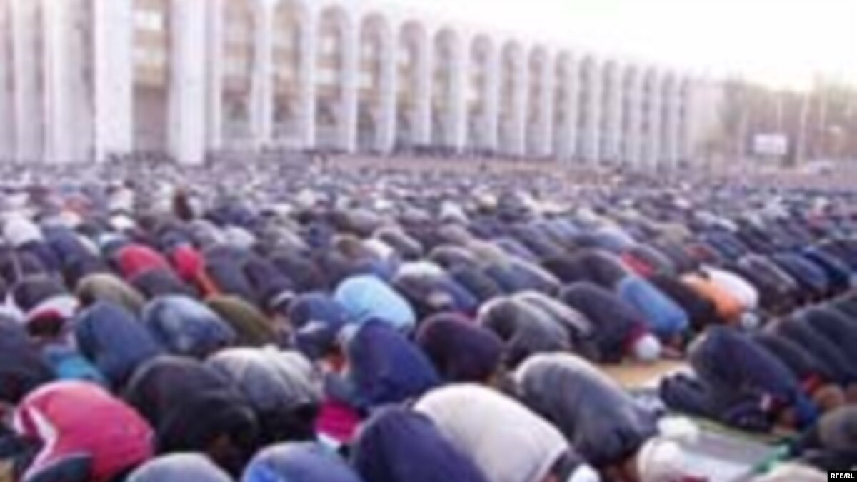 Muslims Mark End Of Ramadan