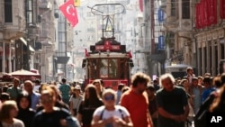 خیابان استقلال در استانبول، عکس از آرشیو