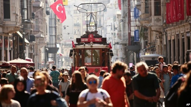 خیابان استقلال در استانبول، عکس از آرشیو