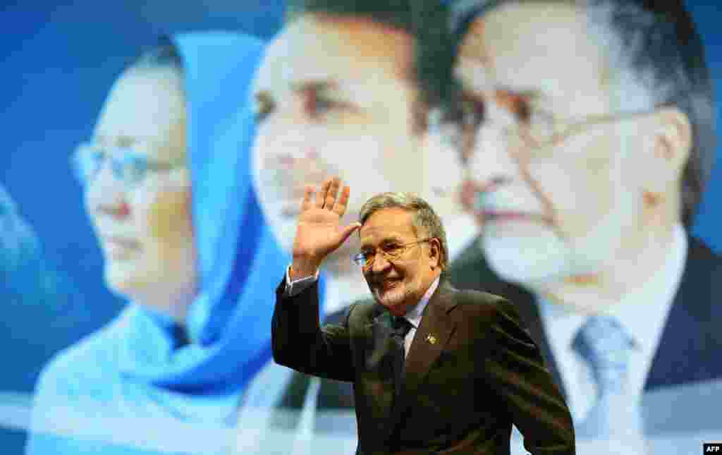 Presidential candidate Zalmai Rasoul at an election gathering in Kabul on February 3.